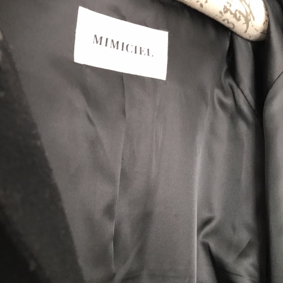 LUXURIOUS, AND ELEGANT COAT ~ Fine wool and fox fur collar. - Picture 14 of 14